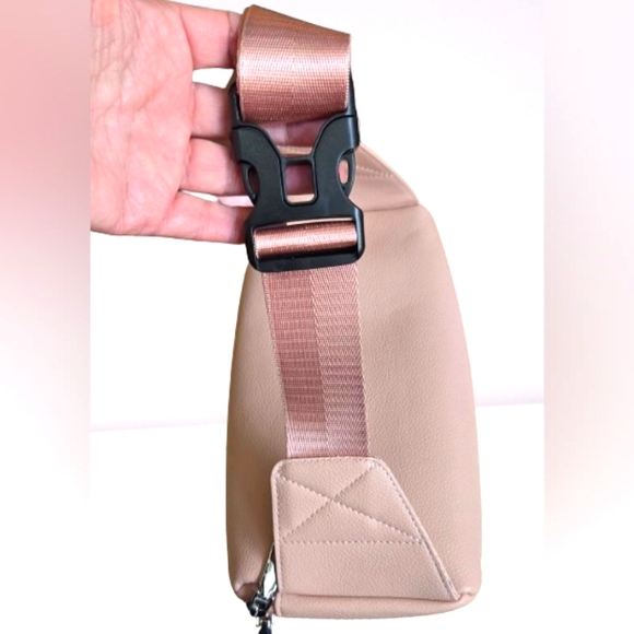 🩷 PINK Fannie/Sling Pack - Picture 2 of 3